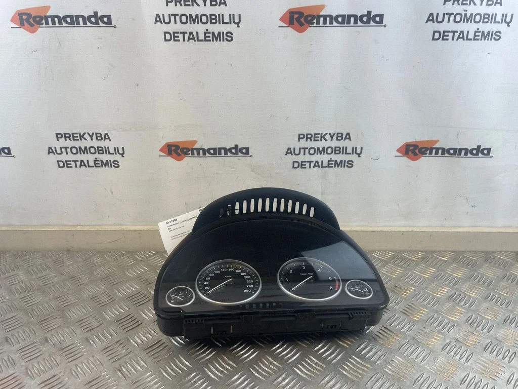 Spidometrs (instrumentu panelis) 17649411