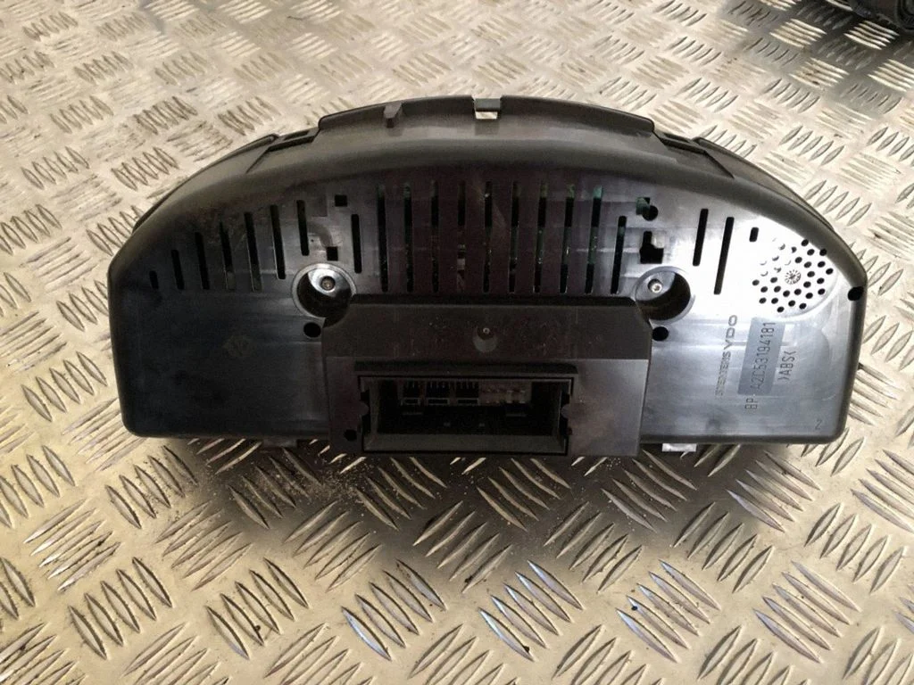 Speedometer (instrument cluster)