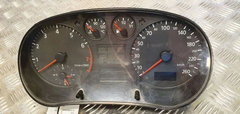 Speedometer (instrument cluster) 8L0919860E