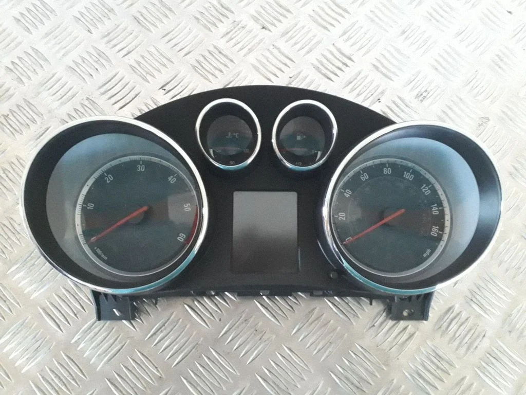 Speedometer (instrument cluster) – Opel Insignia A (2008-2017)