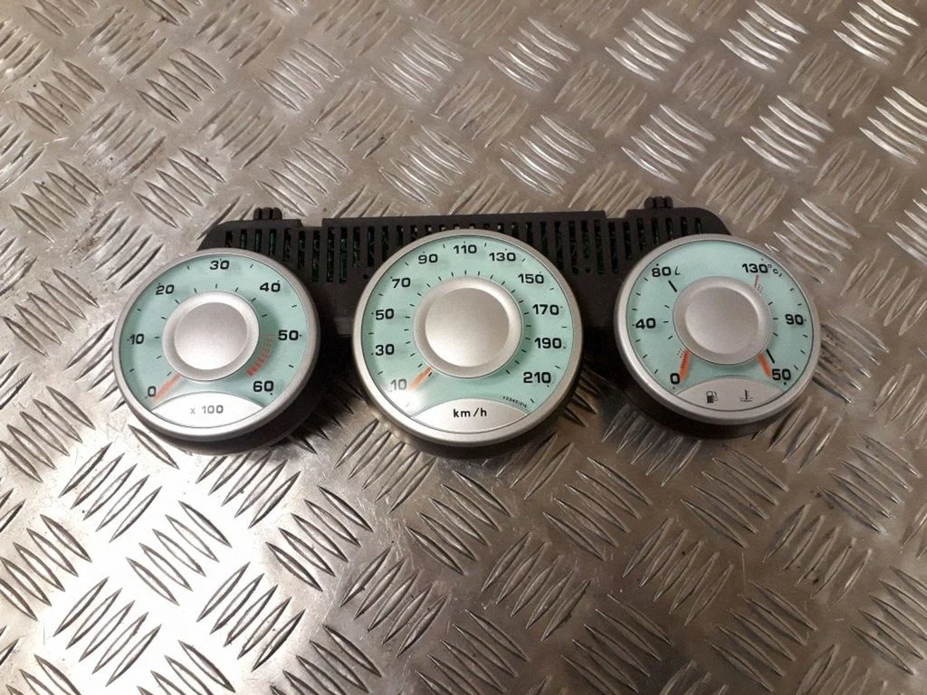 Speedometer (instrument cluster)