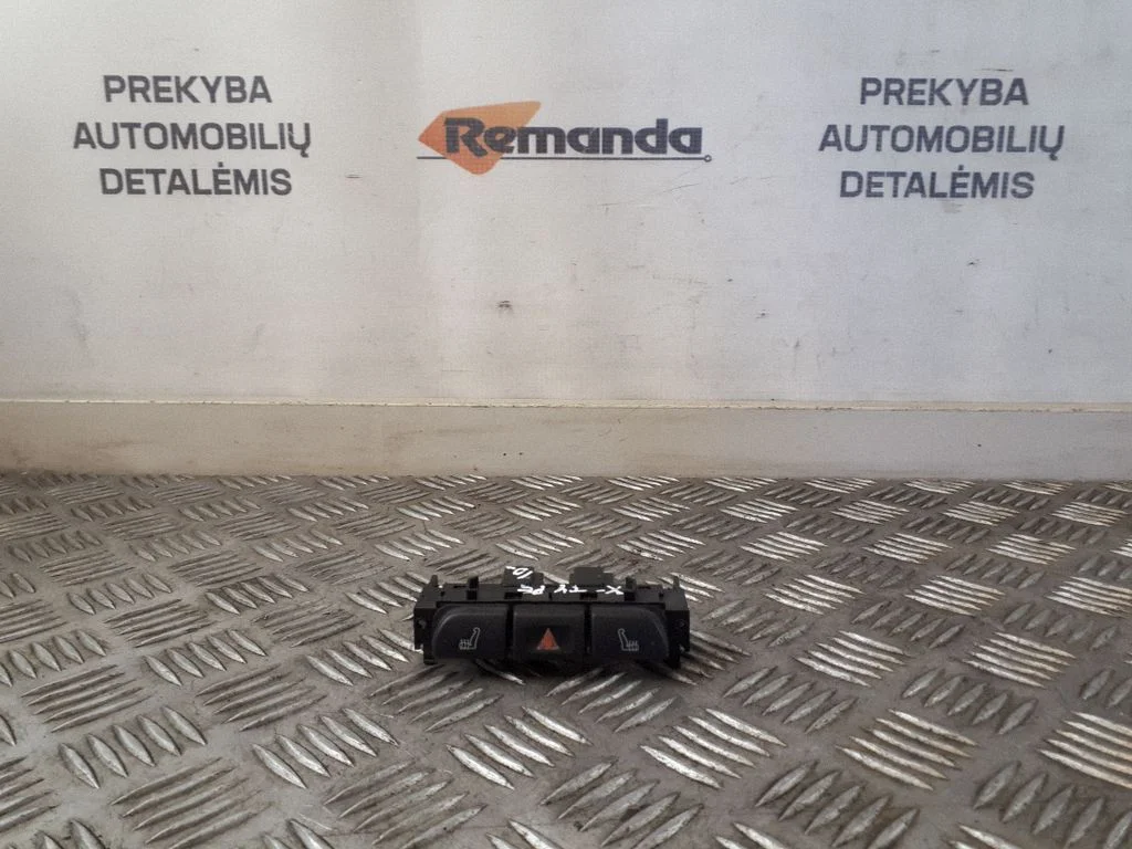 Avārijas gaismu slēdzis 1X43138302BD