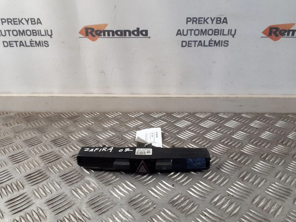 Włącznik świateł awaryjnych 13100105