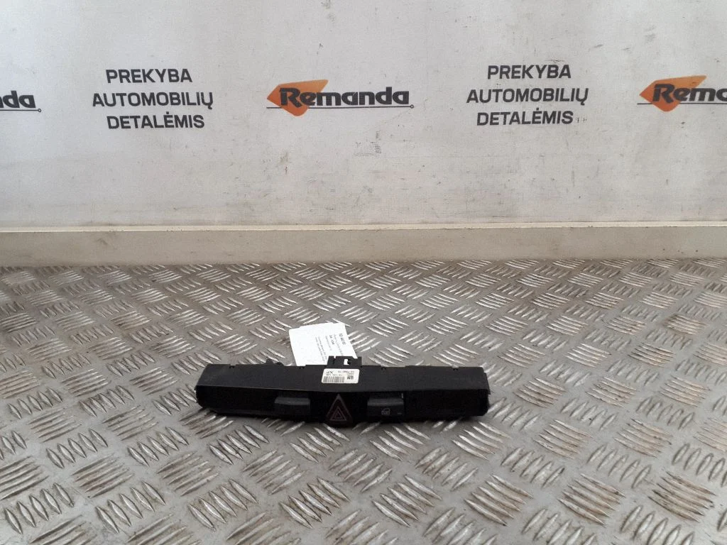 Włącznik świateł awaryjnych 13100105