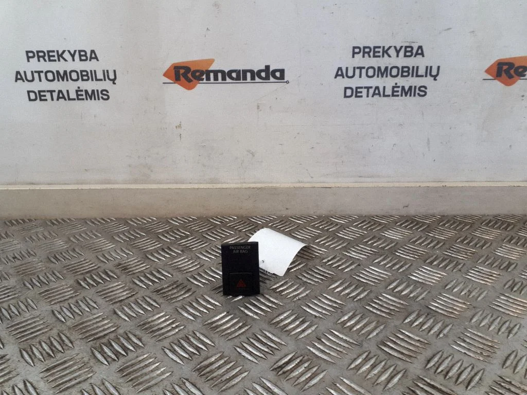 Avārijas gaismu slēdzis 5NC919225