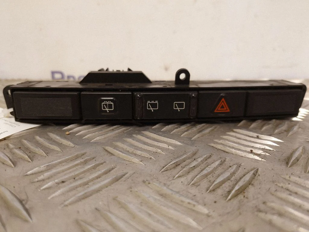 Hazard light switch – Chrysler Voyager (2004-2007)