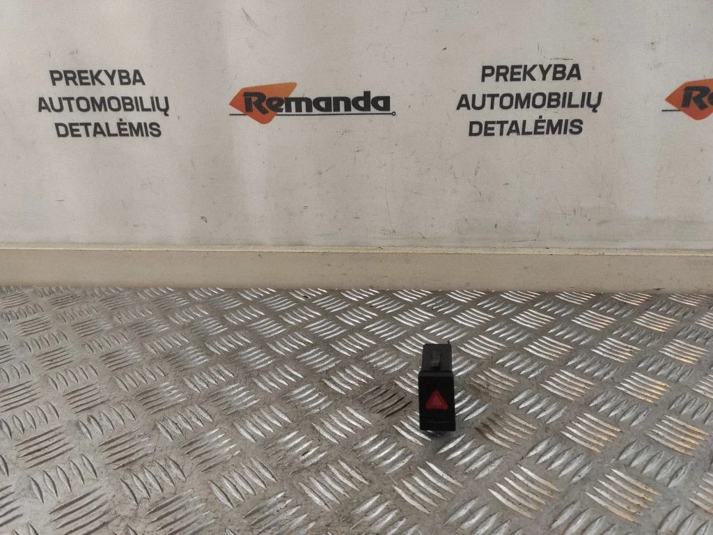 Avārijas gaismu slēdzis 3B0953235C