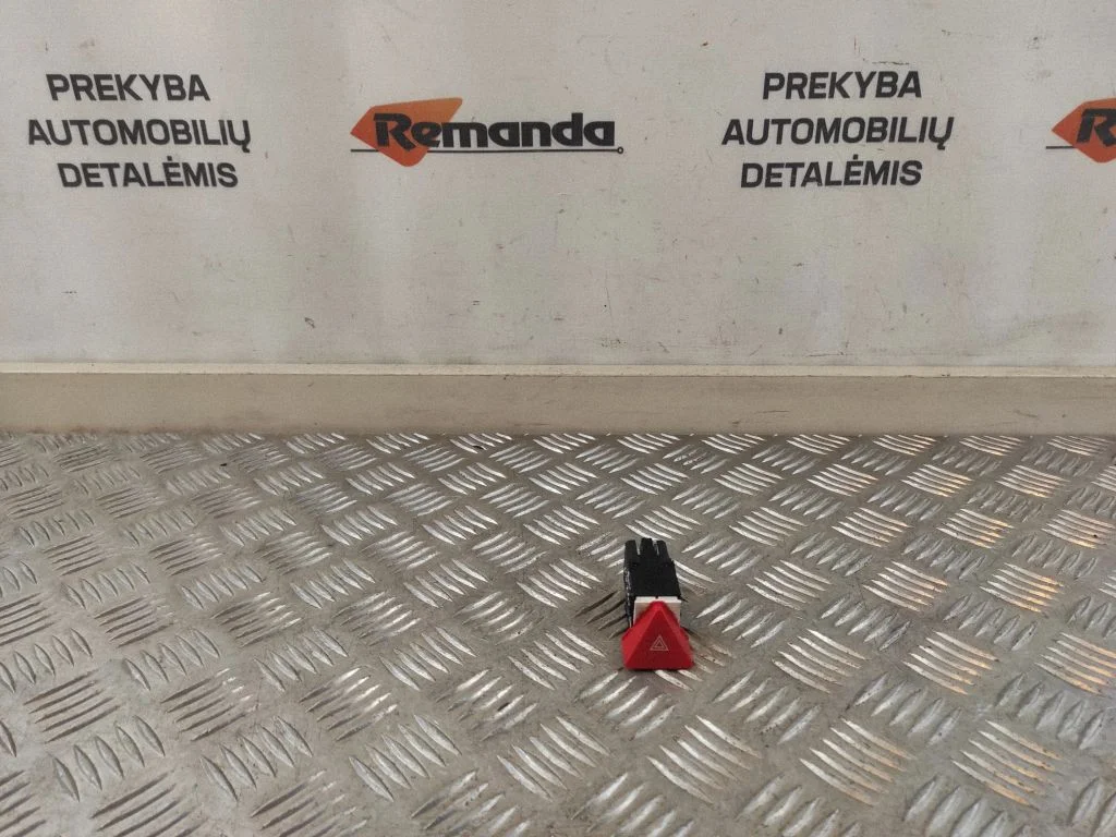 Avārijas gaismu slēdzis 1T0953509