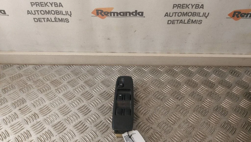 Elektrisko logu slēdzis MR445652