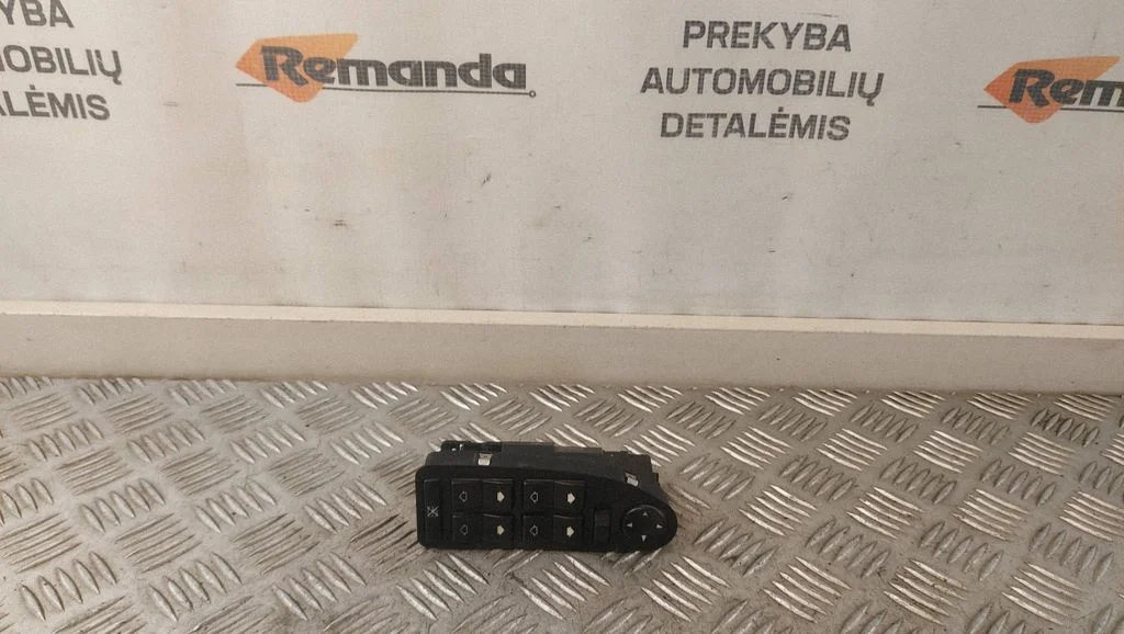 Przełącznik szyb elektrycznych – BMW Seria 5 E39 (1996-2003)