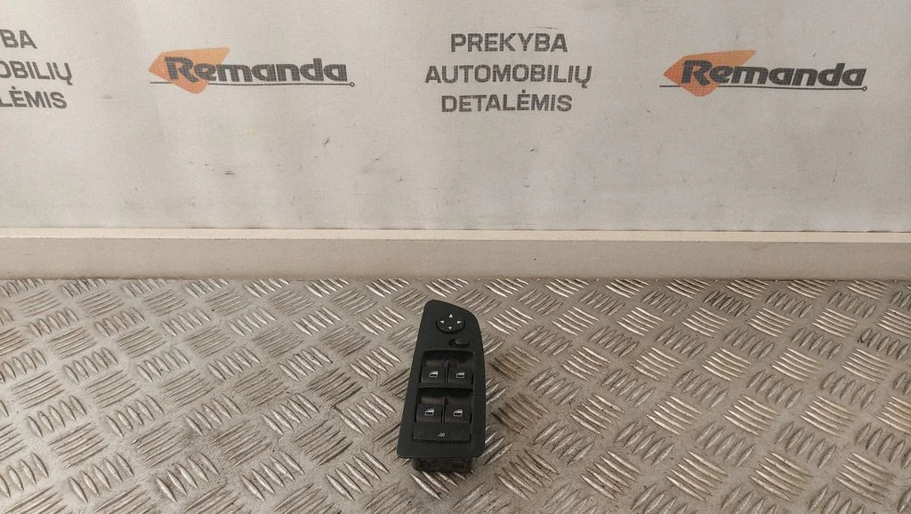 Electric window control switch 915549101