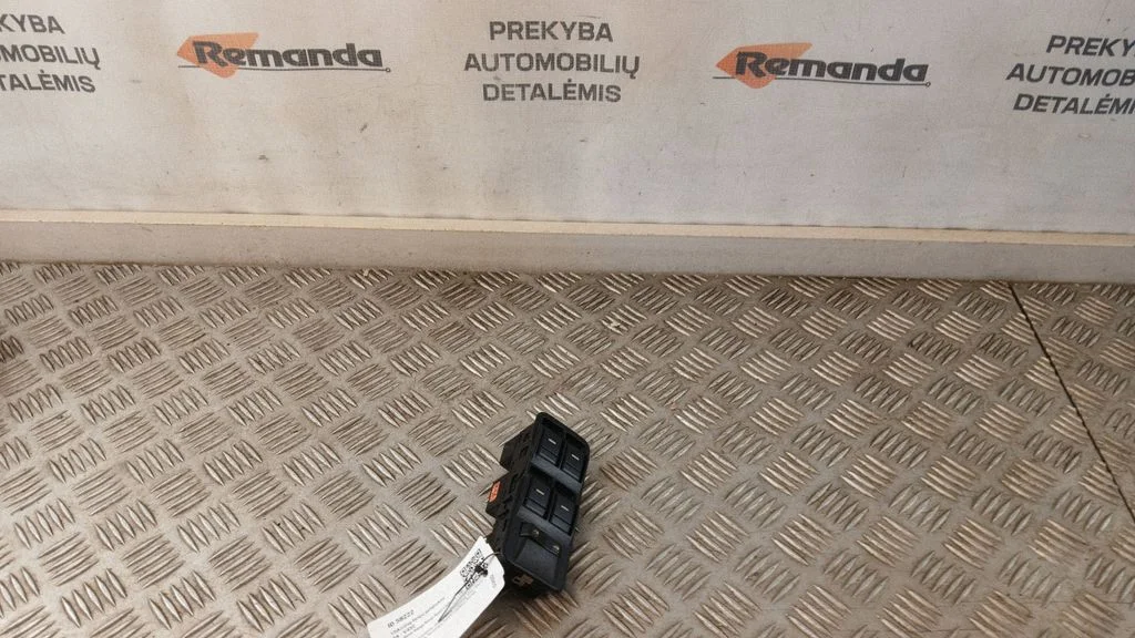 Electric window control switch YUD500950PVJ