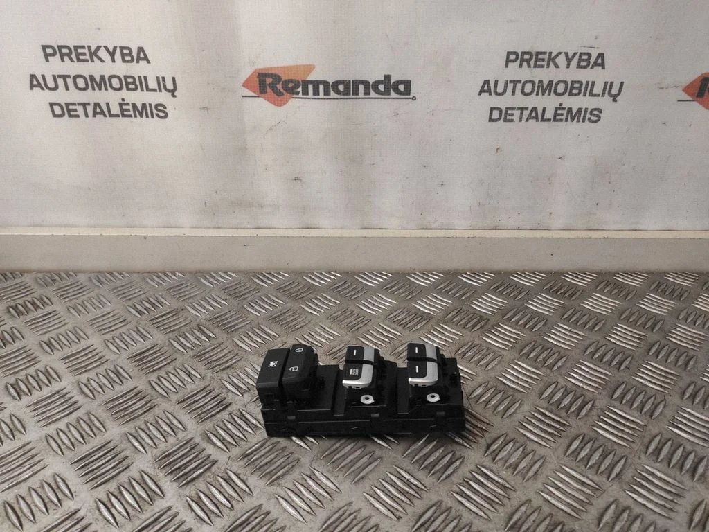 Elektrisko logu slēdzis 93570F1300