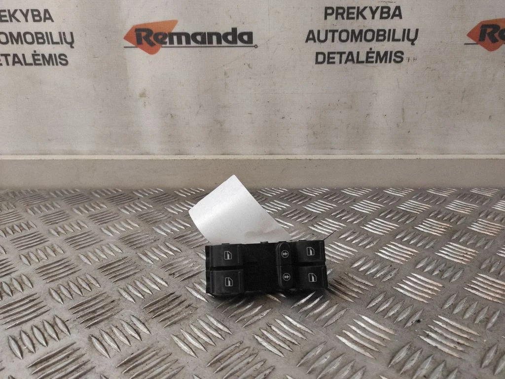Elektrisko logu slēdzis 7L6959857E