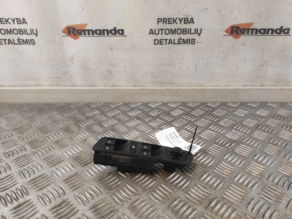Elektrisko logu slēdzis 1K0959565