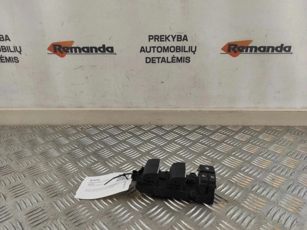 Electric window control switch 8404042030