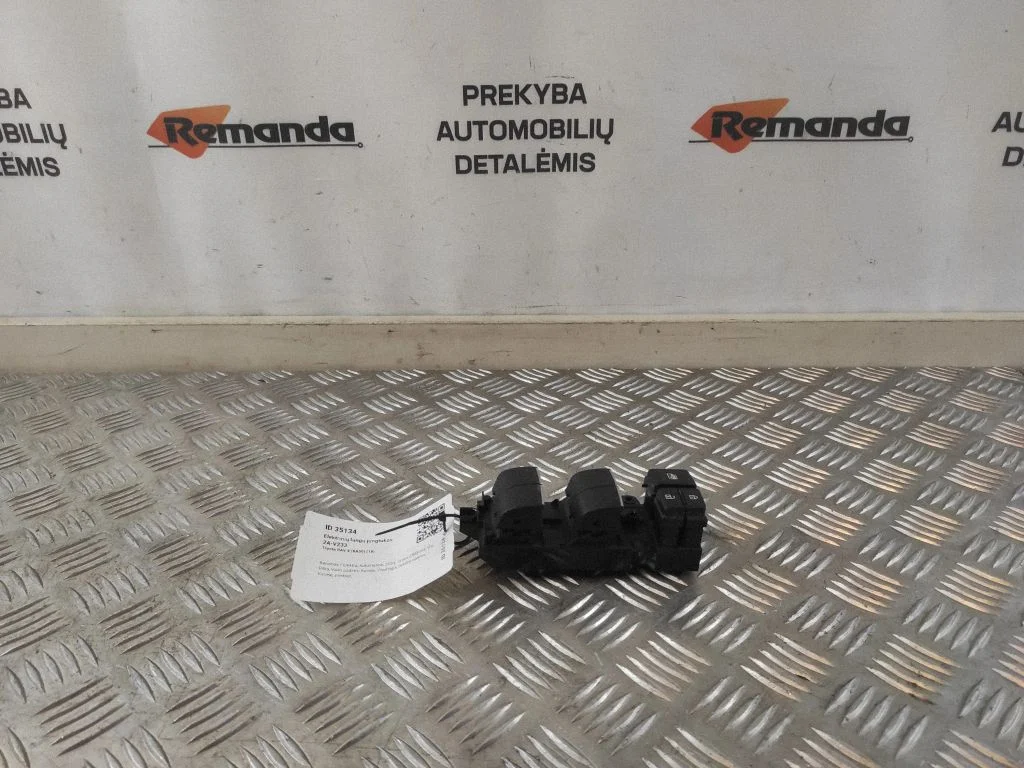 Electric window control switch – Toyota RAV 4 (XA50) (2018-)