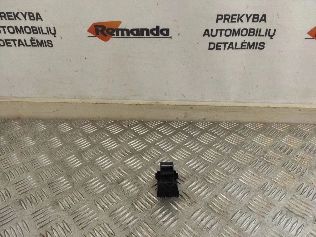 Electric window control switch 3361H93