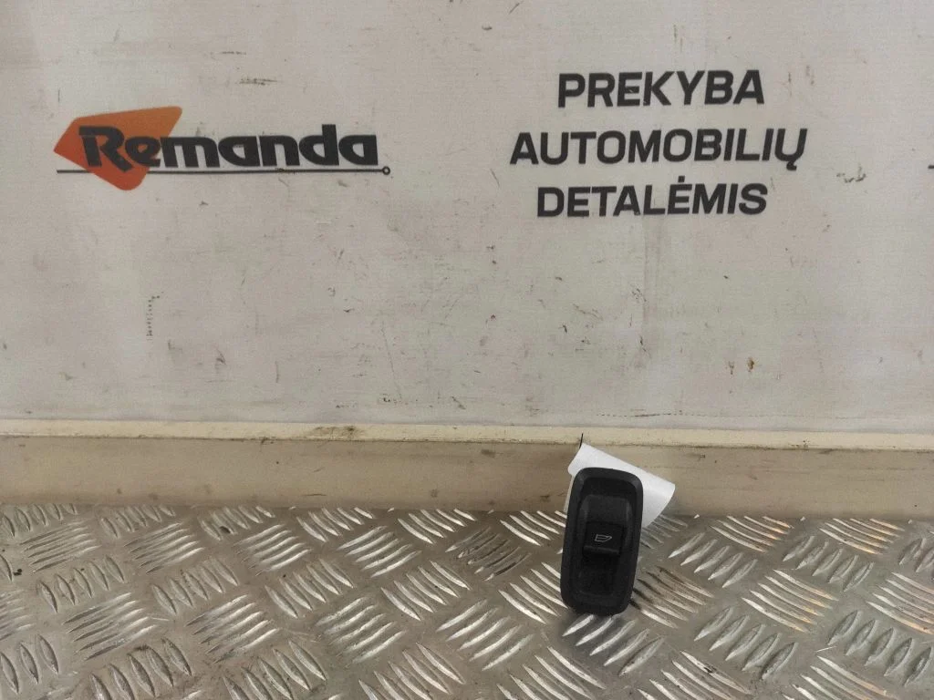 Elektrisko logu slēdzis CN1514529AB