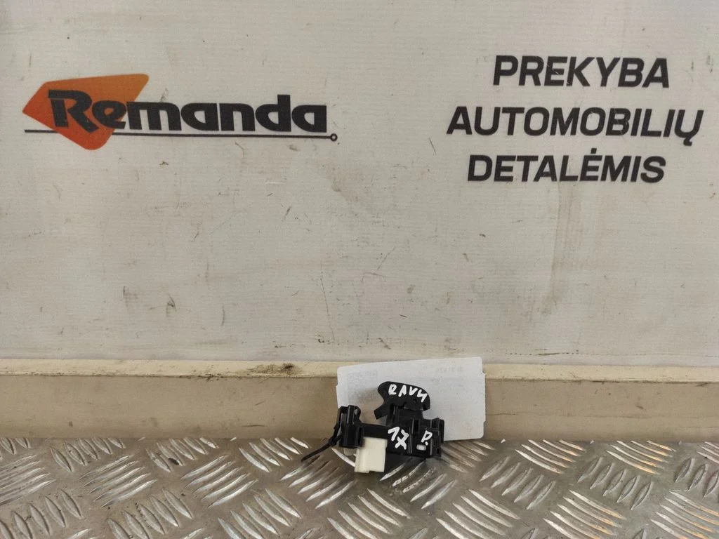Electric window control switch 8292P65