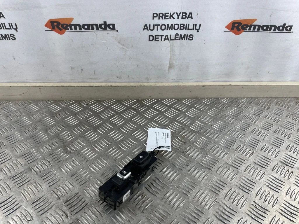 Elektrisko logu slēdzis 93590C5110WK