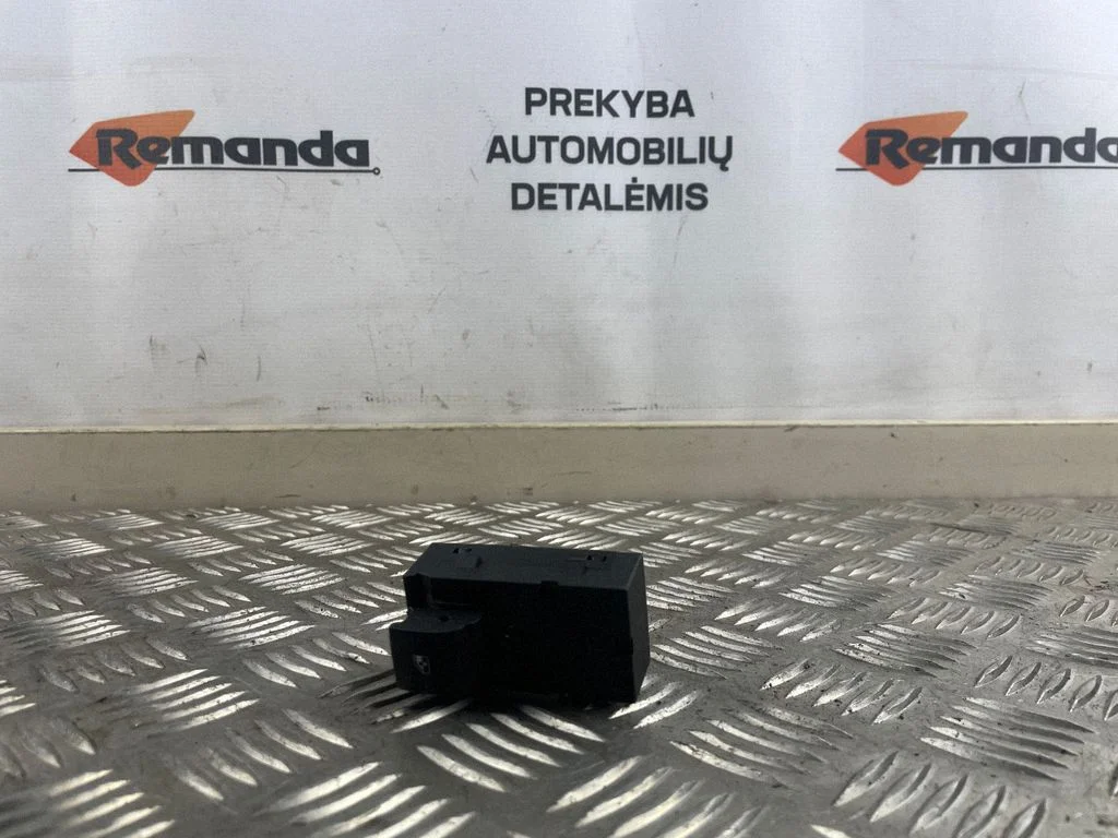 Electric window control switch 13301888