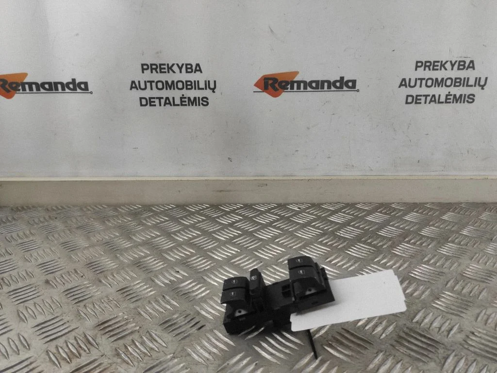 Elektrisko logu slēdzis 1K4959857