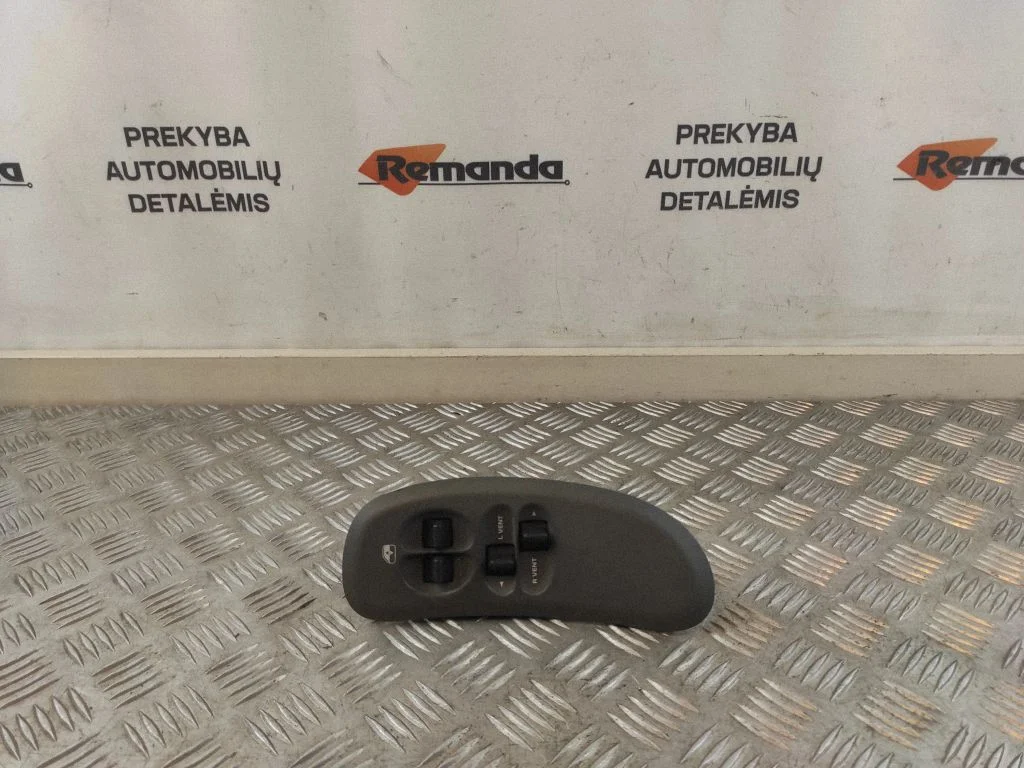Przełącznik szyb elektrycznych 04685732AC