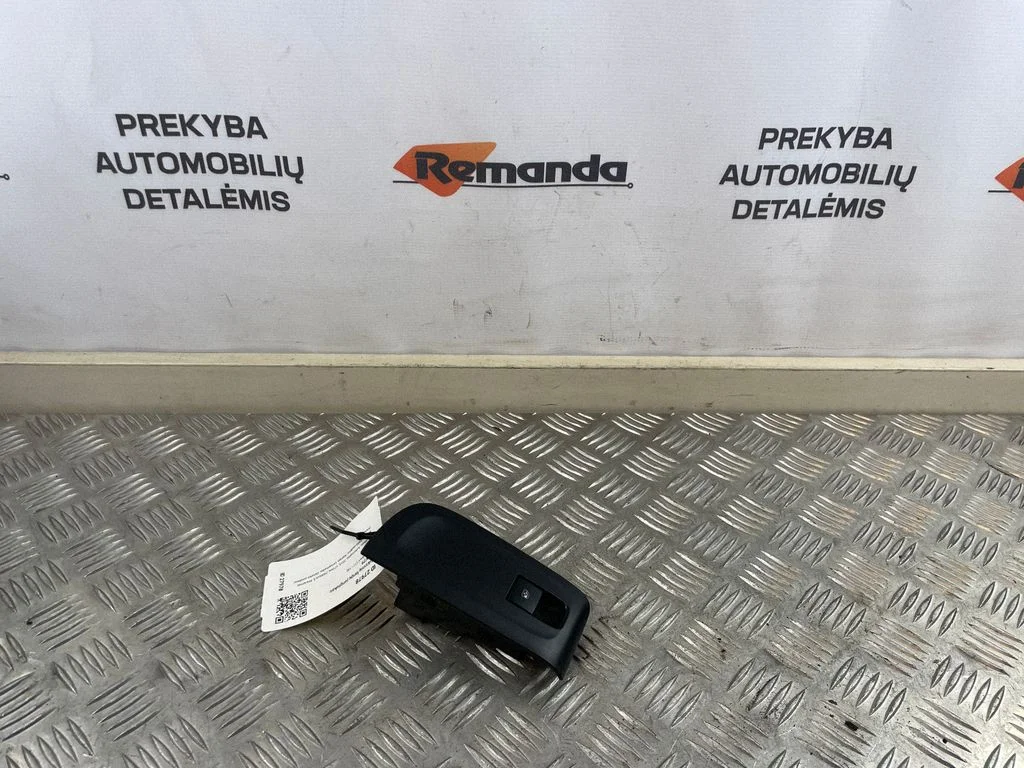 Electric window control switch 13301886