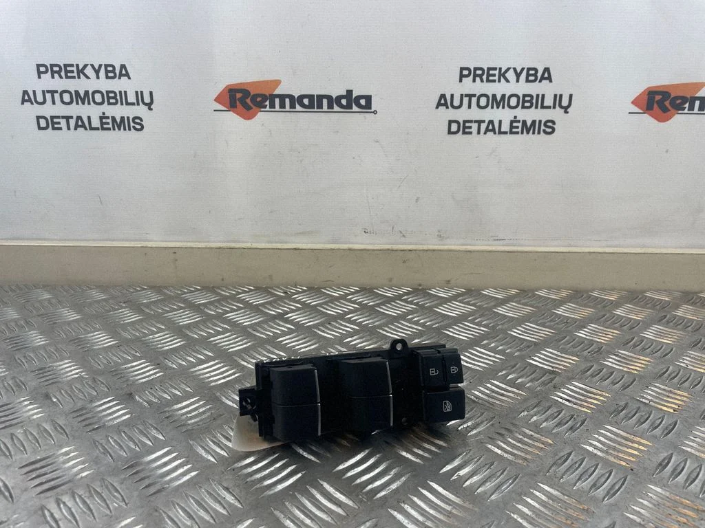 Electric window control switch 8404042050