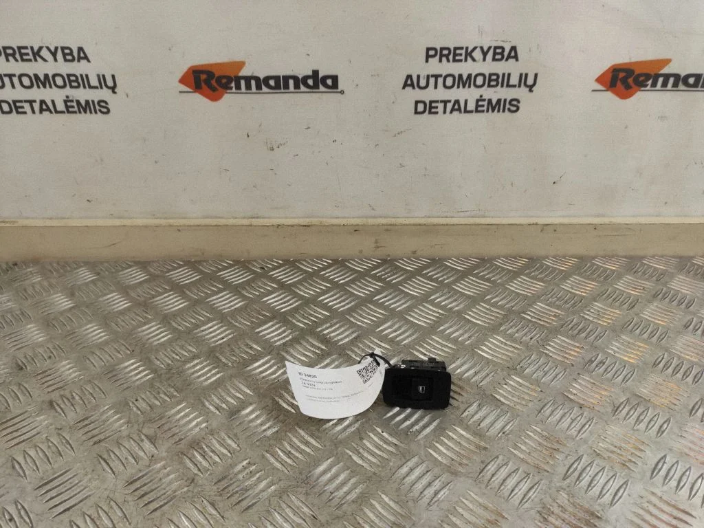 Electric window control switch 6945874