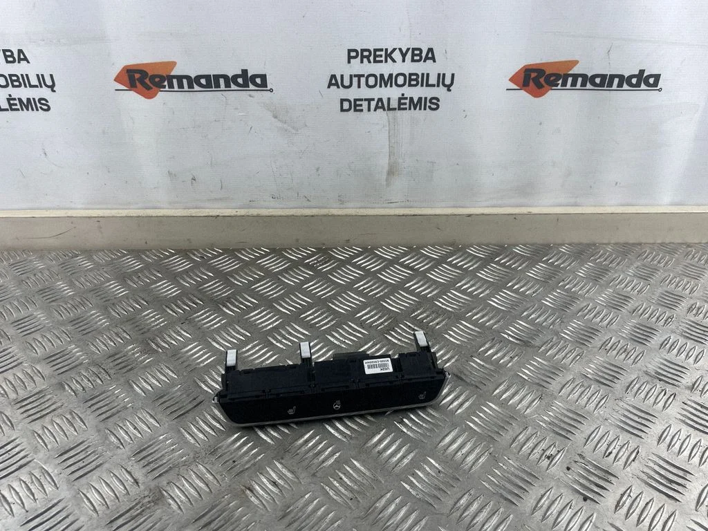 Sēdekļu apsildes slēdzis 93300C5020WK