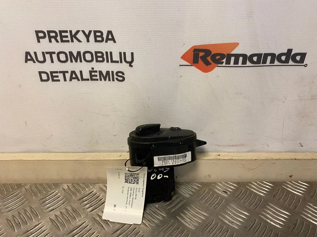 Light switch 98AG13A024