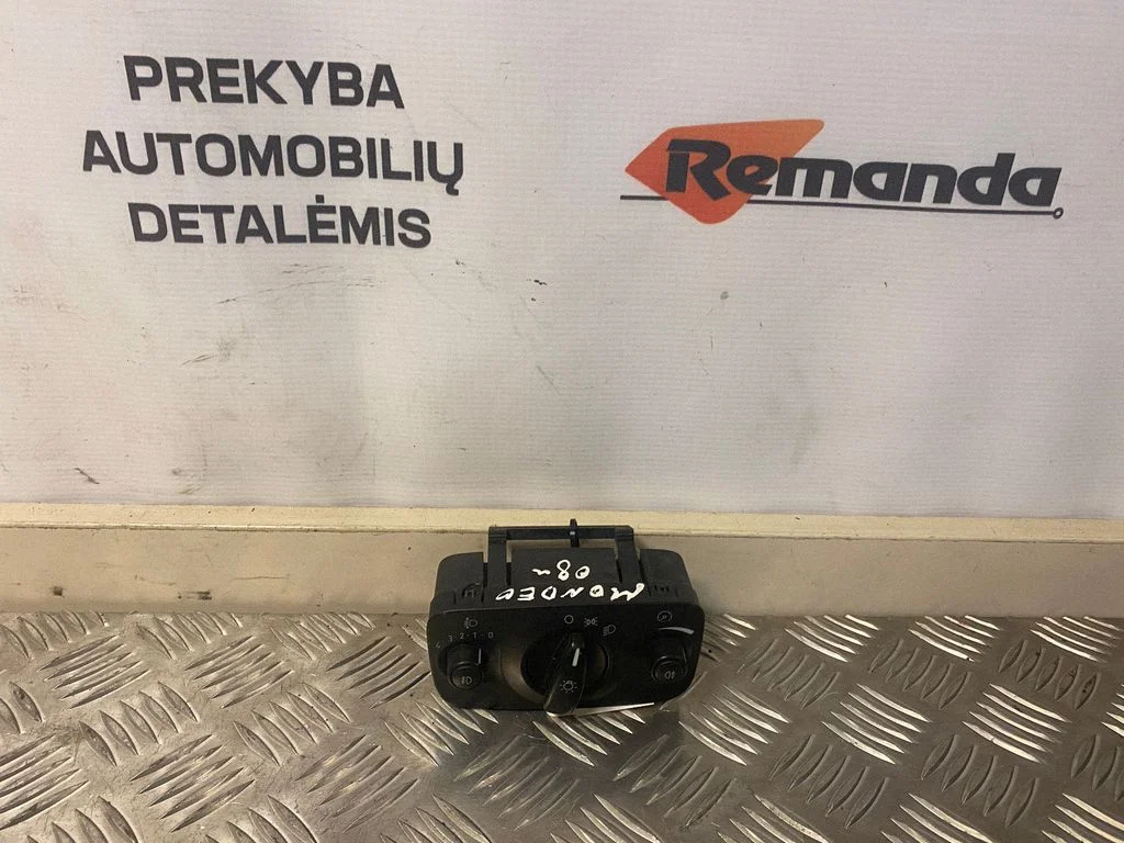 Light switch 6G9T13A024