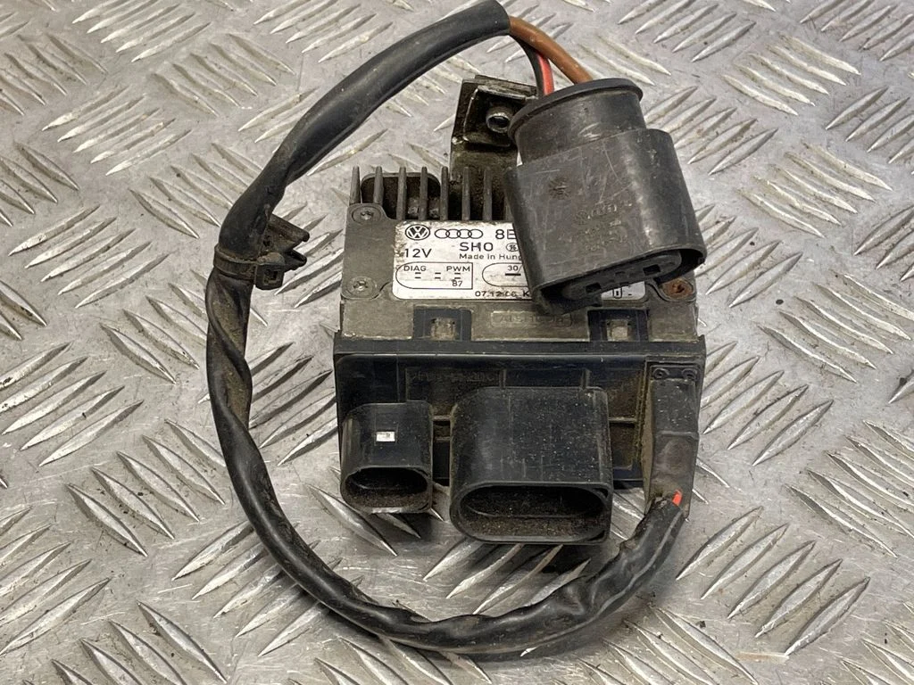 Coolant fan relay 8E0959501P