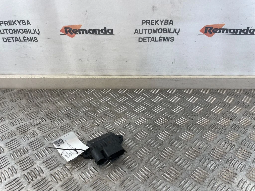 Kvēlsveču priekšuzsildes relejs A6429005801