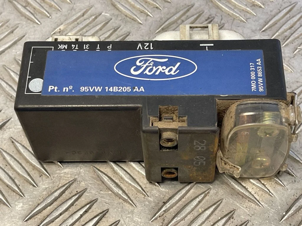Coolant fan relay 95VW14B205AA