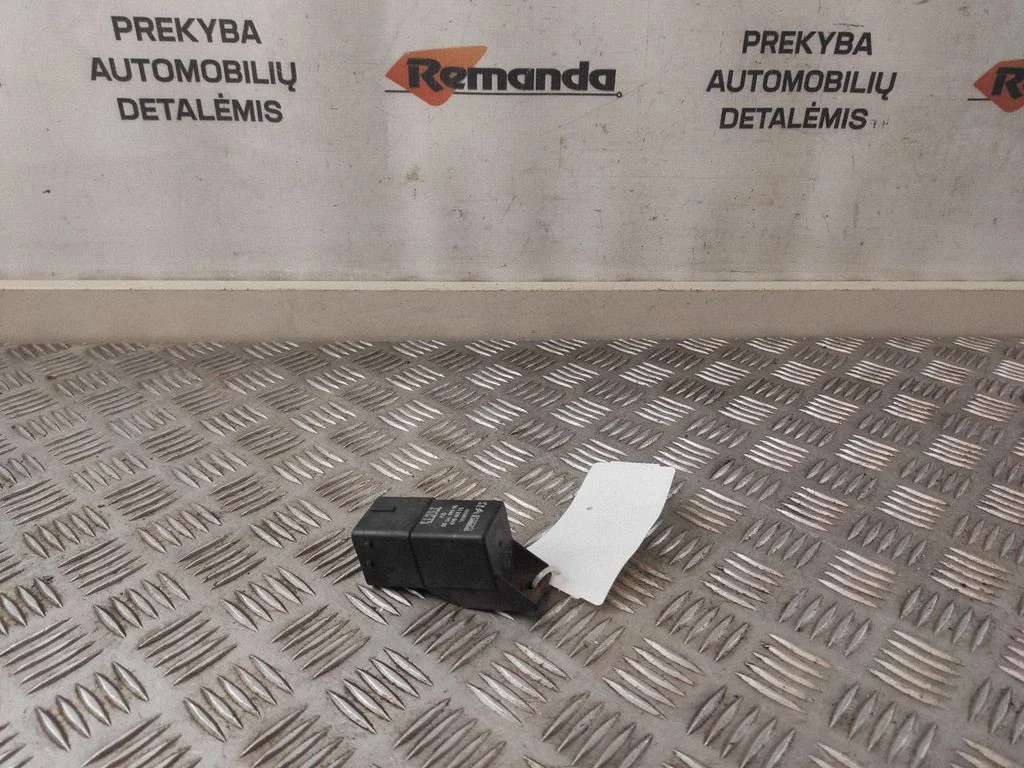 Kvēlsveču priekšuzsildes relejs 9666671780