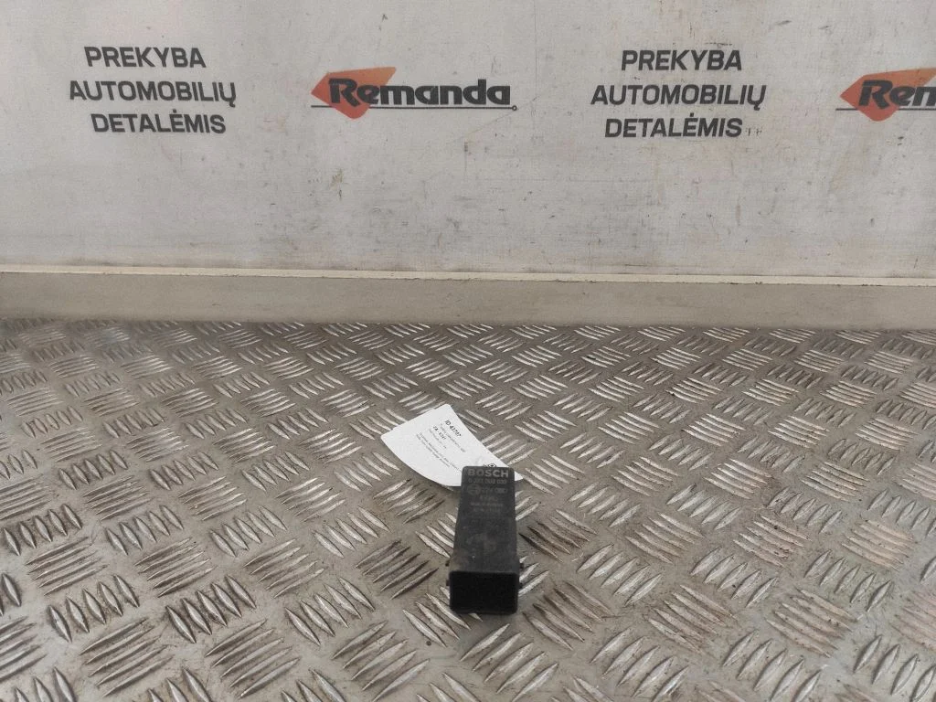 Eelsüüteküünalde relee 0281003039