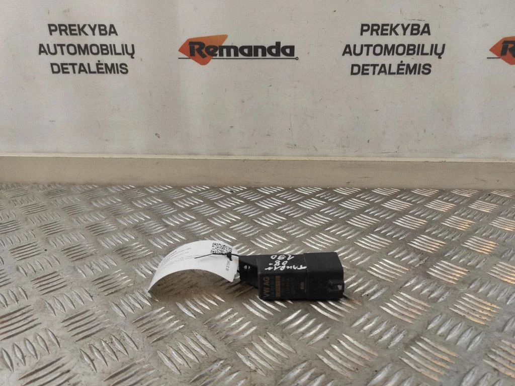 Kvēlsveču priekšuzsildes relejs 038907281D