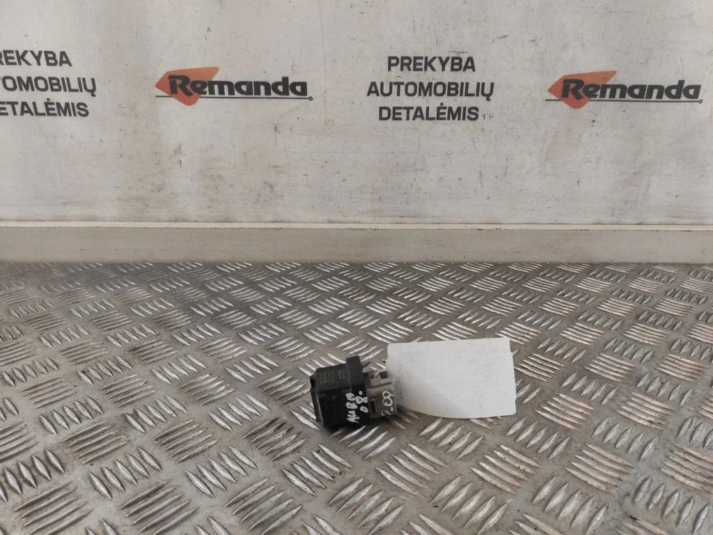 Kvēlsveču priekšuzsildes relejs 281067010