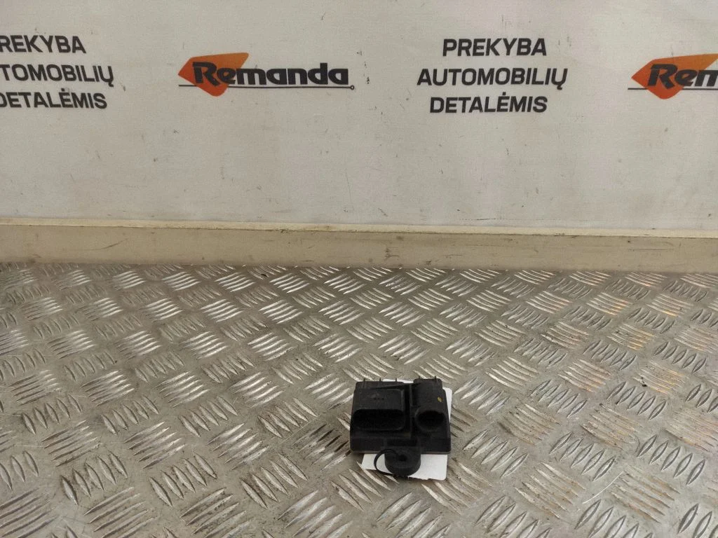 Kvēlsveču priekšuzsildes relejs A6519001300