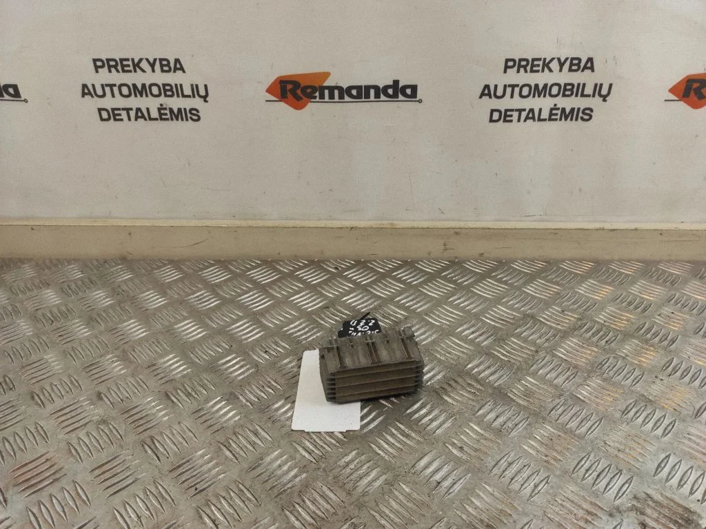 Kvēlsveču priekšuzsildes relejs 09132691