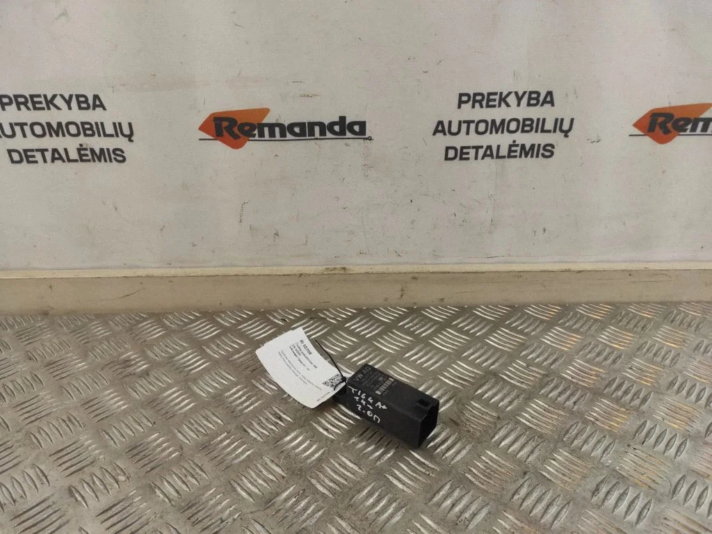 Kvēlsveču priekšuzsildes relejs 04L907281