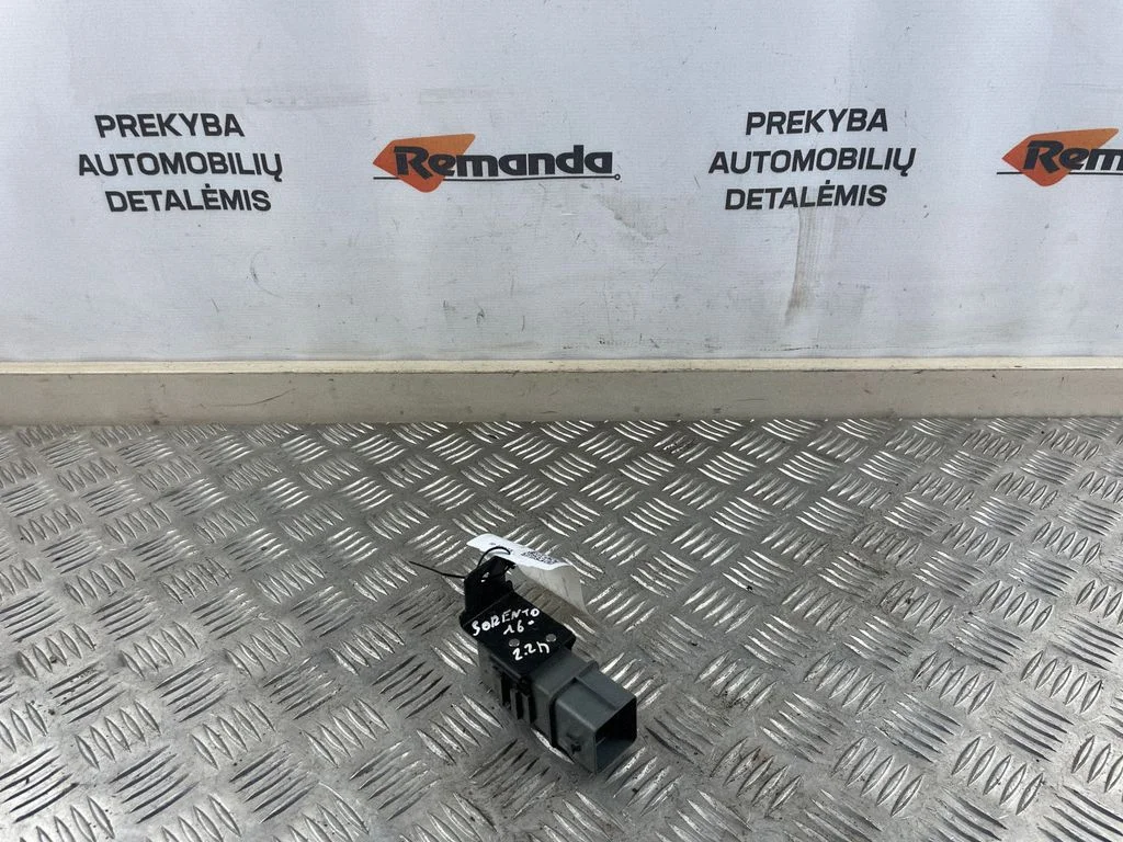 Kvēlsveču priekšuzsildes relejs 368302F740