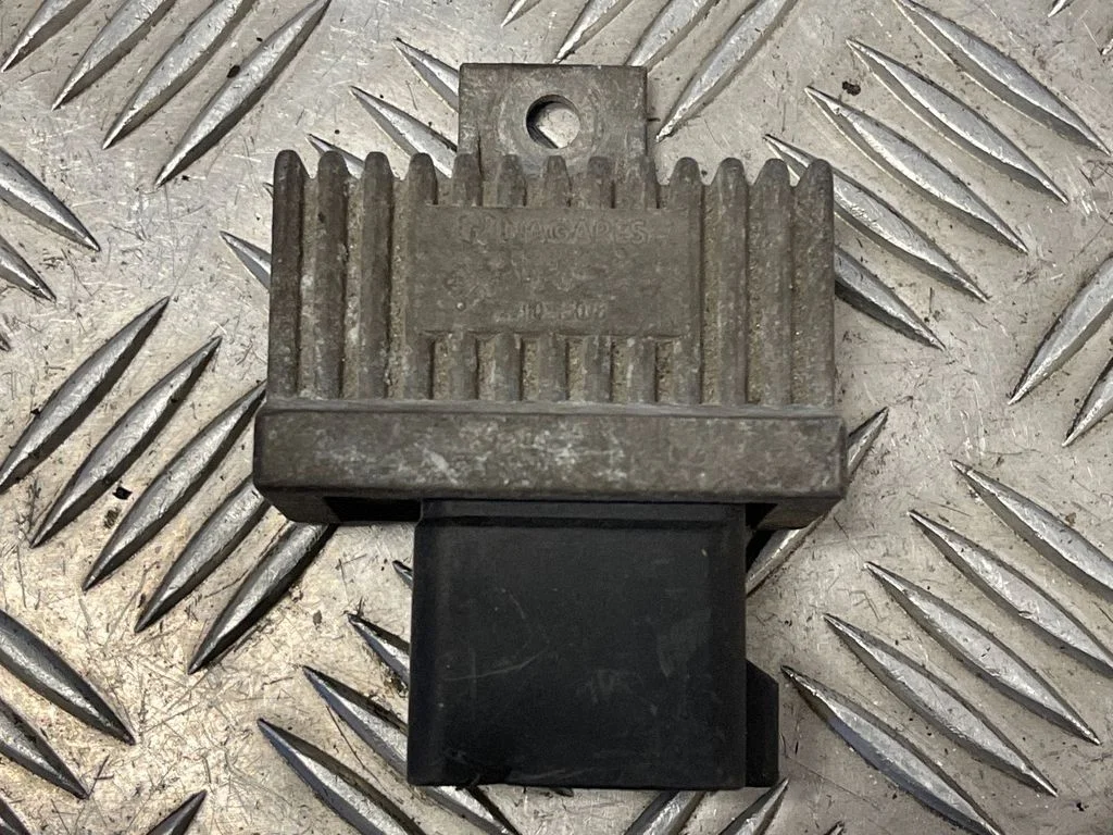 Glow plug pre-heat relay 7700115078