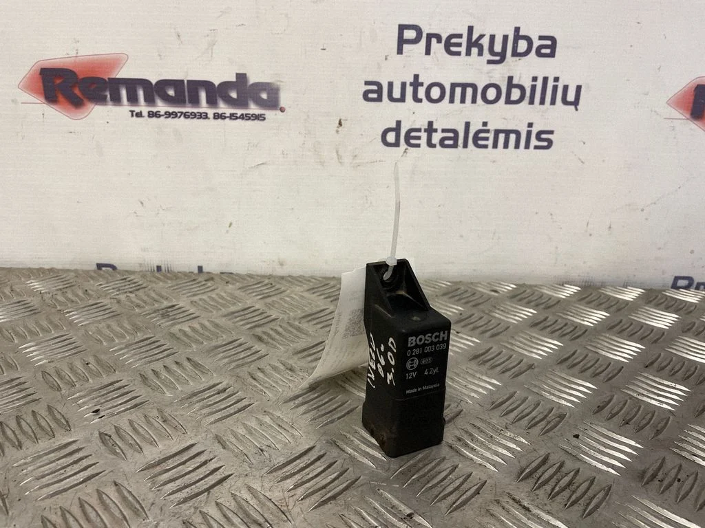Kvēlsveču priekšuzsildes relejs 0281003039