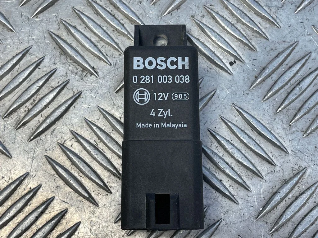 Kvēlsveču priekšuzsildes relejs 0281003038