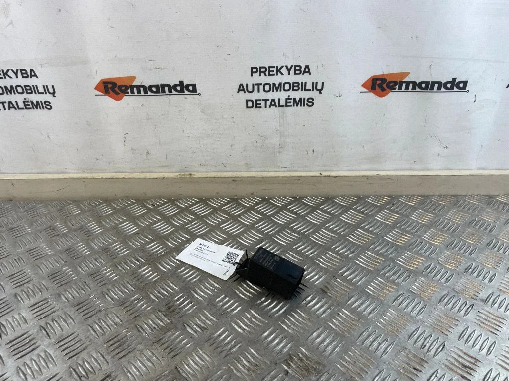 Kvēlsveču priekšuzsildes relejs 9803299780
