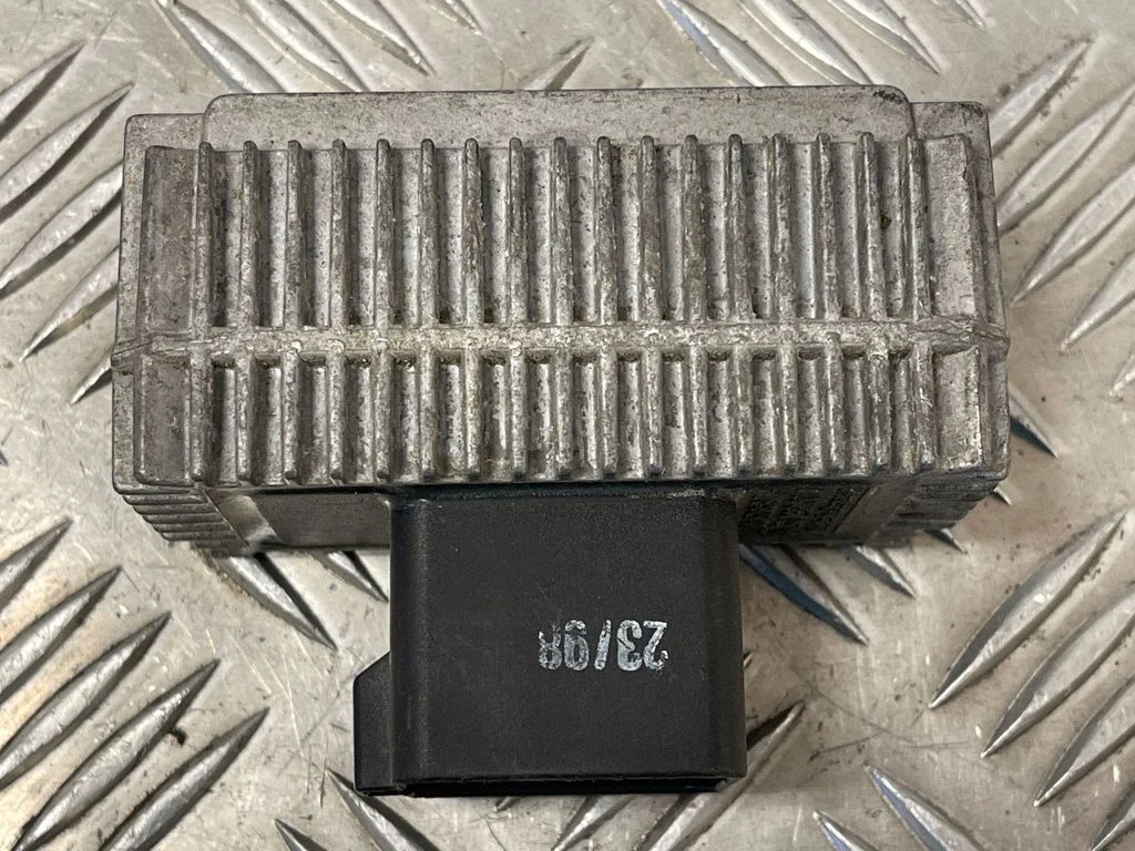 Kvēlsveču priekšuzsildes relejs 90508974